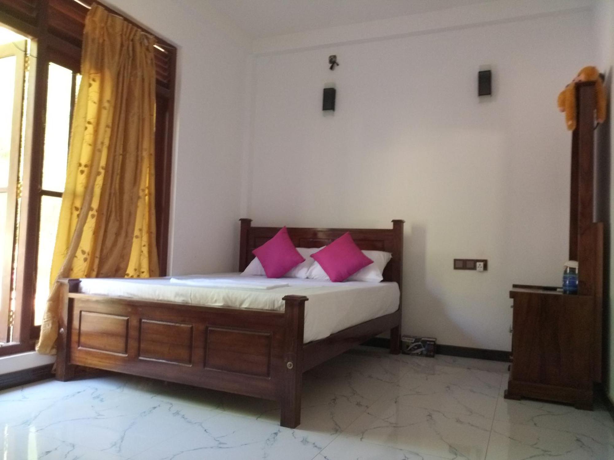 Silent Peacock Villa And Peacock Cafe Tangalle Habitación foto